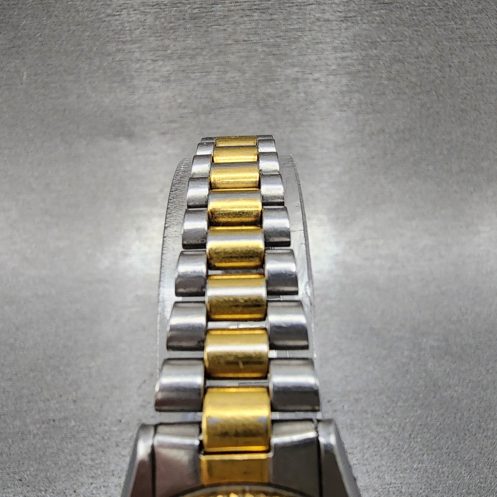 Seiko SQ Watch Women 24mm Gold Dial Two Tone Daydate 24mm Round New Battery B124