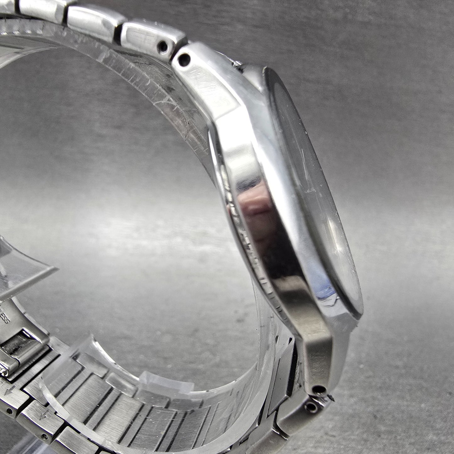 Citizen Eco-Drive Watch Men 37mm Black Dial Silver Tone Date E111-S058481 Runs3