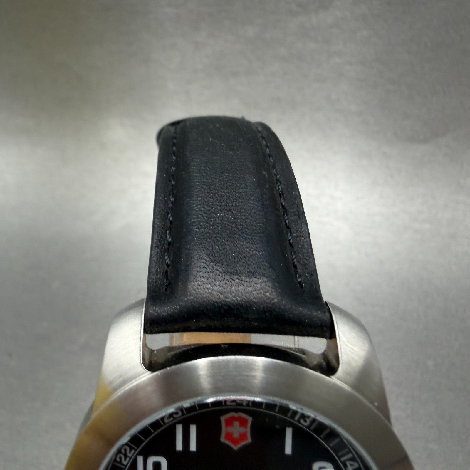 Victorinox Swiss Army Field Watch Men 38mm Black Dial Steel Date Round New battA4