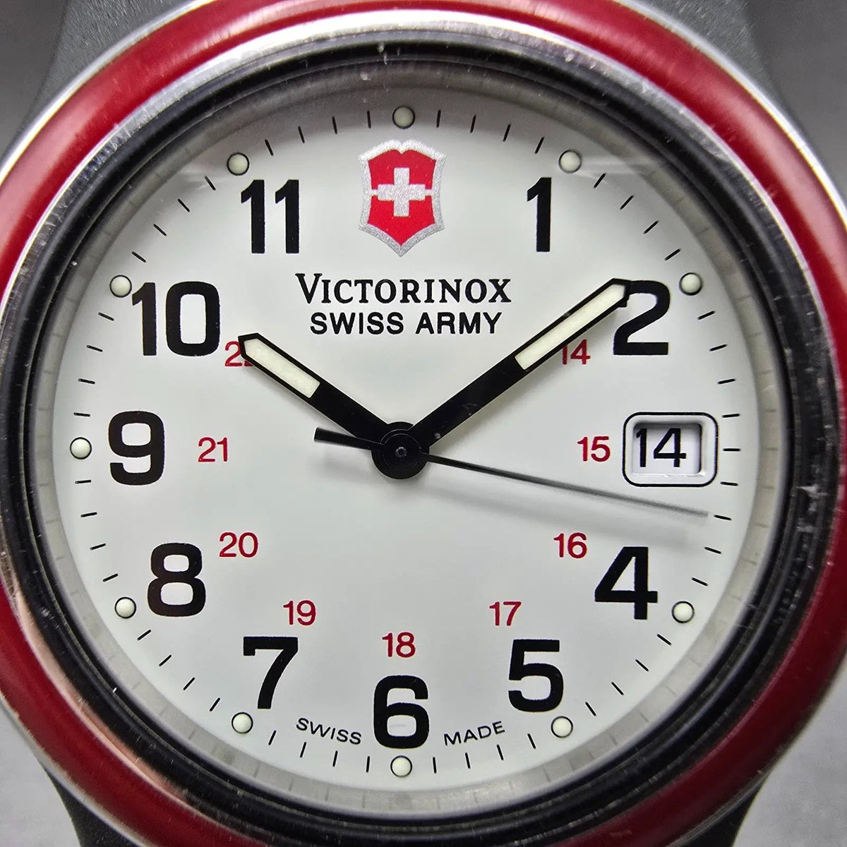 Victorinox Swiss Army Watch Men 39mm White Dial Black Red Date New Battery 61