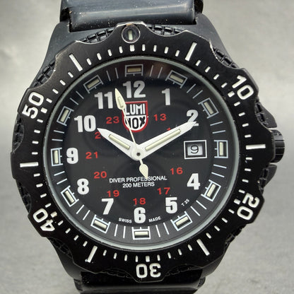 Luminox 8400 Dive Watch Men 44mm Black Dial Black Tone Date Round New battery0