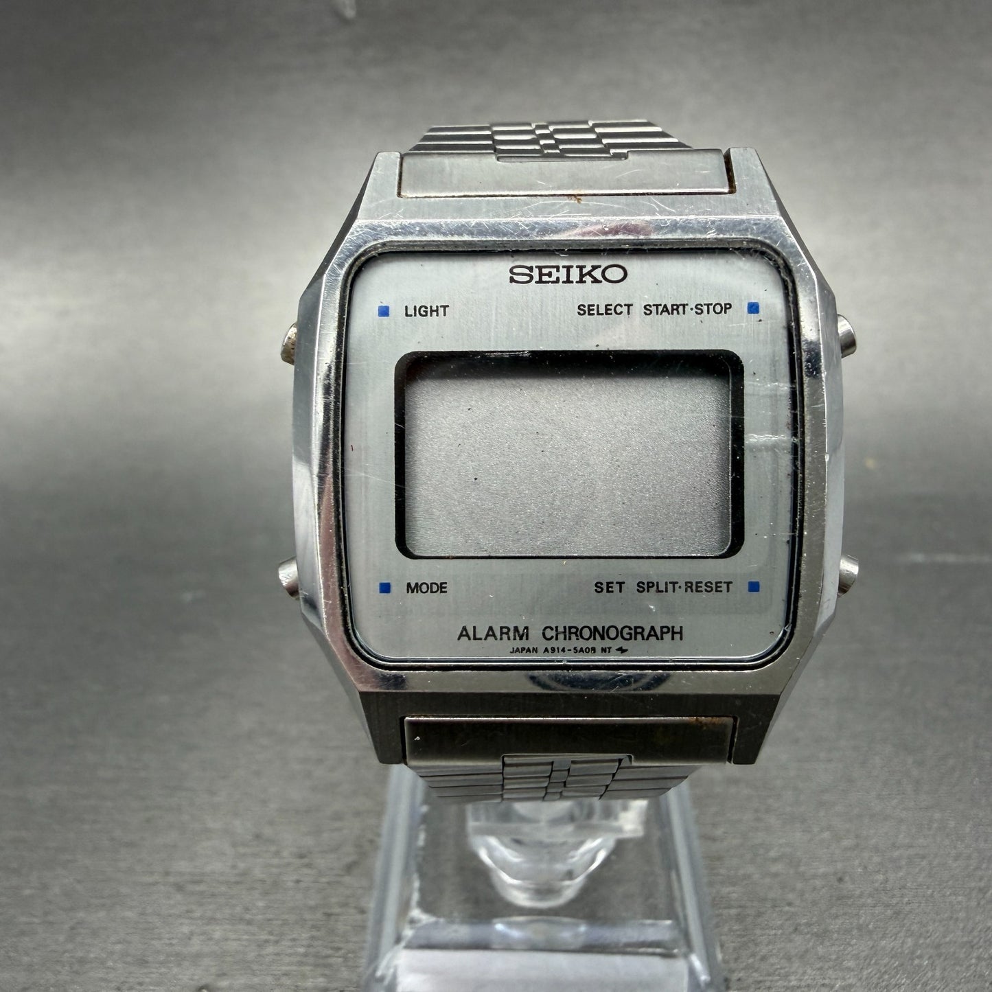 Seiko Digital Watch Men 33mm LCD Silver Tone Alarm Chrono A914-5A09 PARTS0