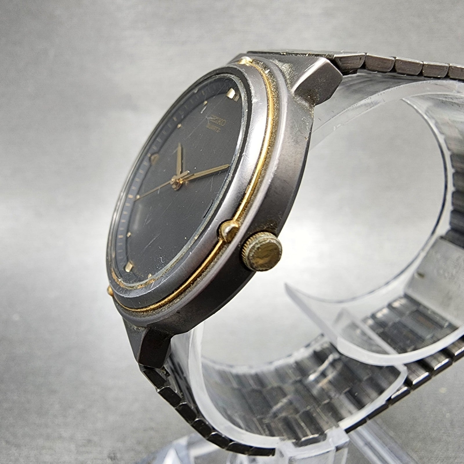 Seiko Watch Men 33mm Black Dial Black & Gold Tone Round Date 74326050 New Batt2