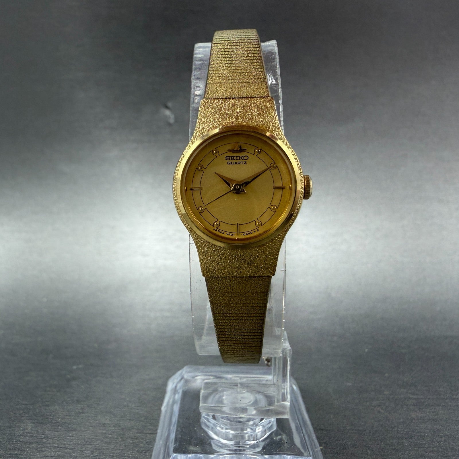 Seiko Watch Women 18mm Gold Dial Gold Tone Round Vintage V401-0250 New Battery W5