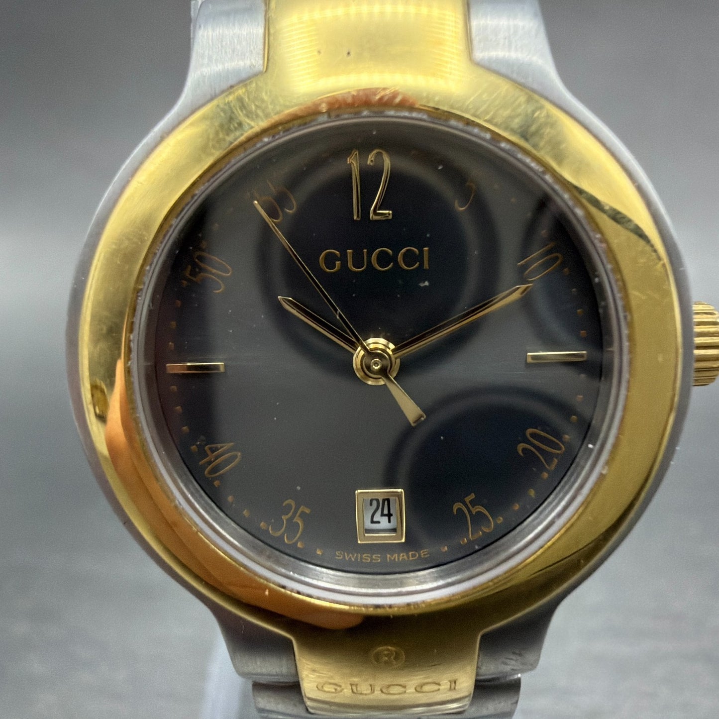 Gucci 8900L Watch Women 26mm Gray Dial Two Tone Date Round PARTS2