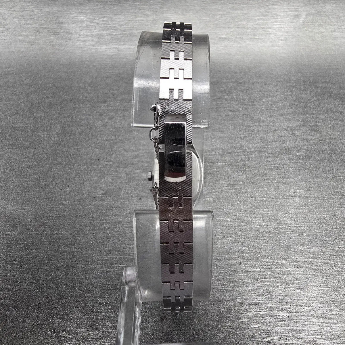 Seiko Pulsar Watch Women 16mm Silver Dial Silver Tone Oval V233-5810 New Battery9