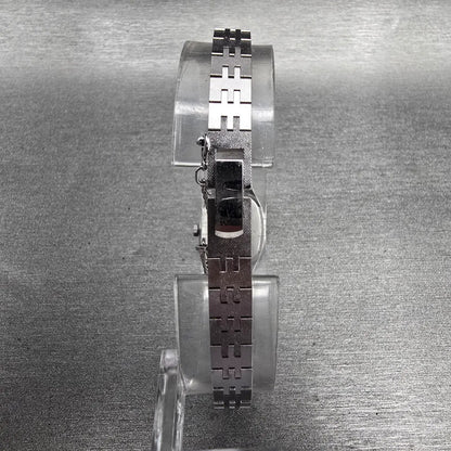 Seiko Pulsar Watch Women 16mm Silver Dial Silver Tone Oval V233-5810 New Battery9
