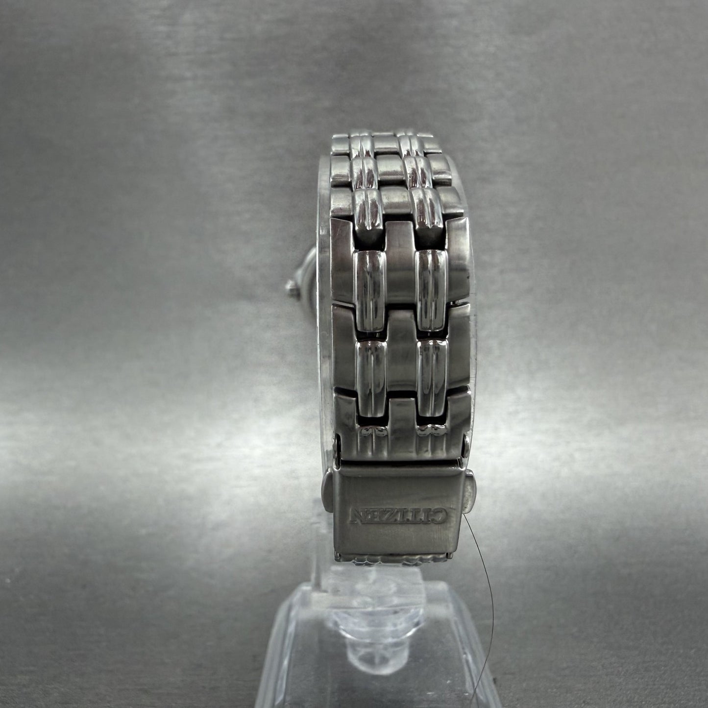 Citizen EcoDrive Watch Women 25mm White Dial Silver Tone Date E011S06489 Runs7