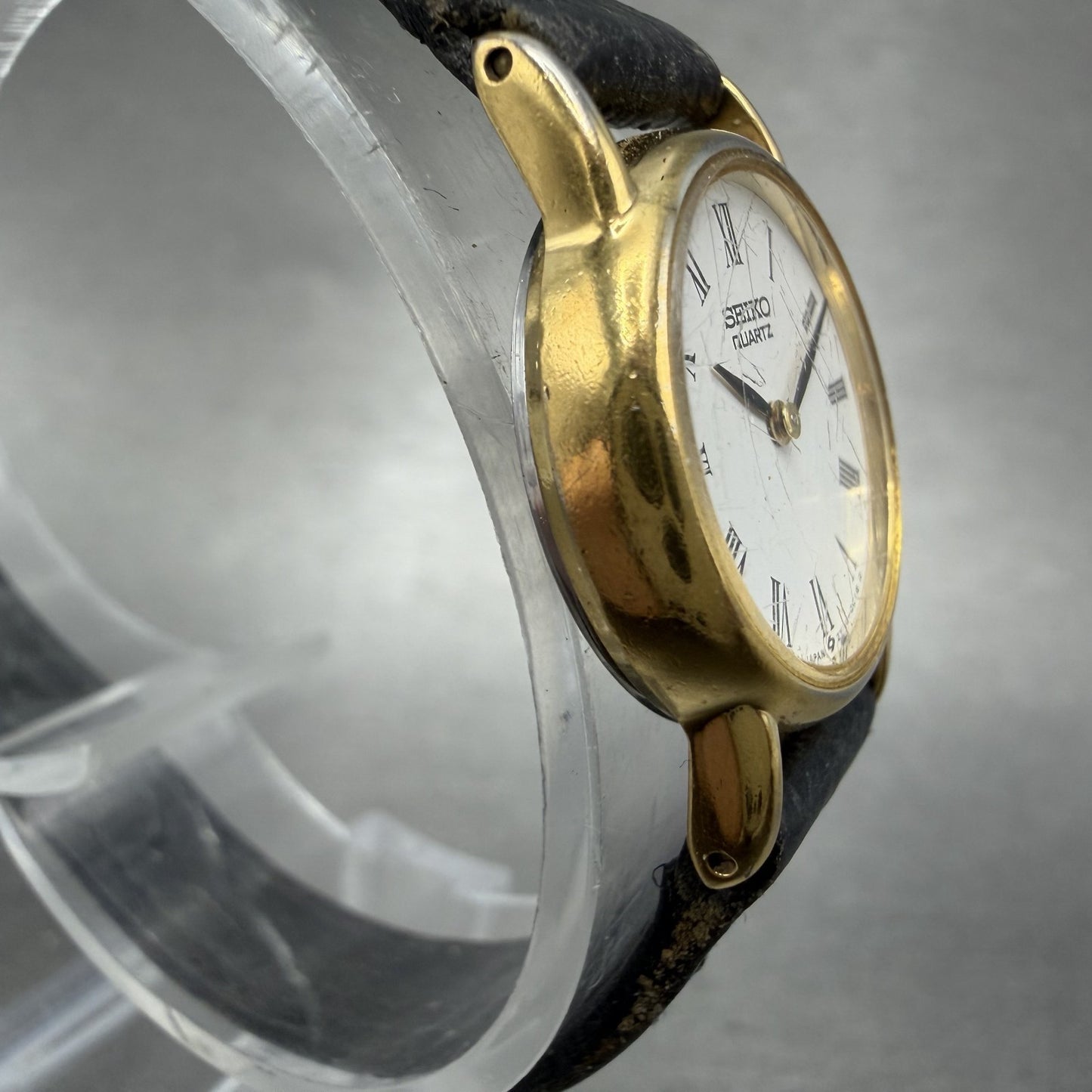 Seiko Watch Women 20mm White Dial Gold Tone Round 2Y00-0A10 New Battery AKGSJ3