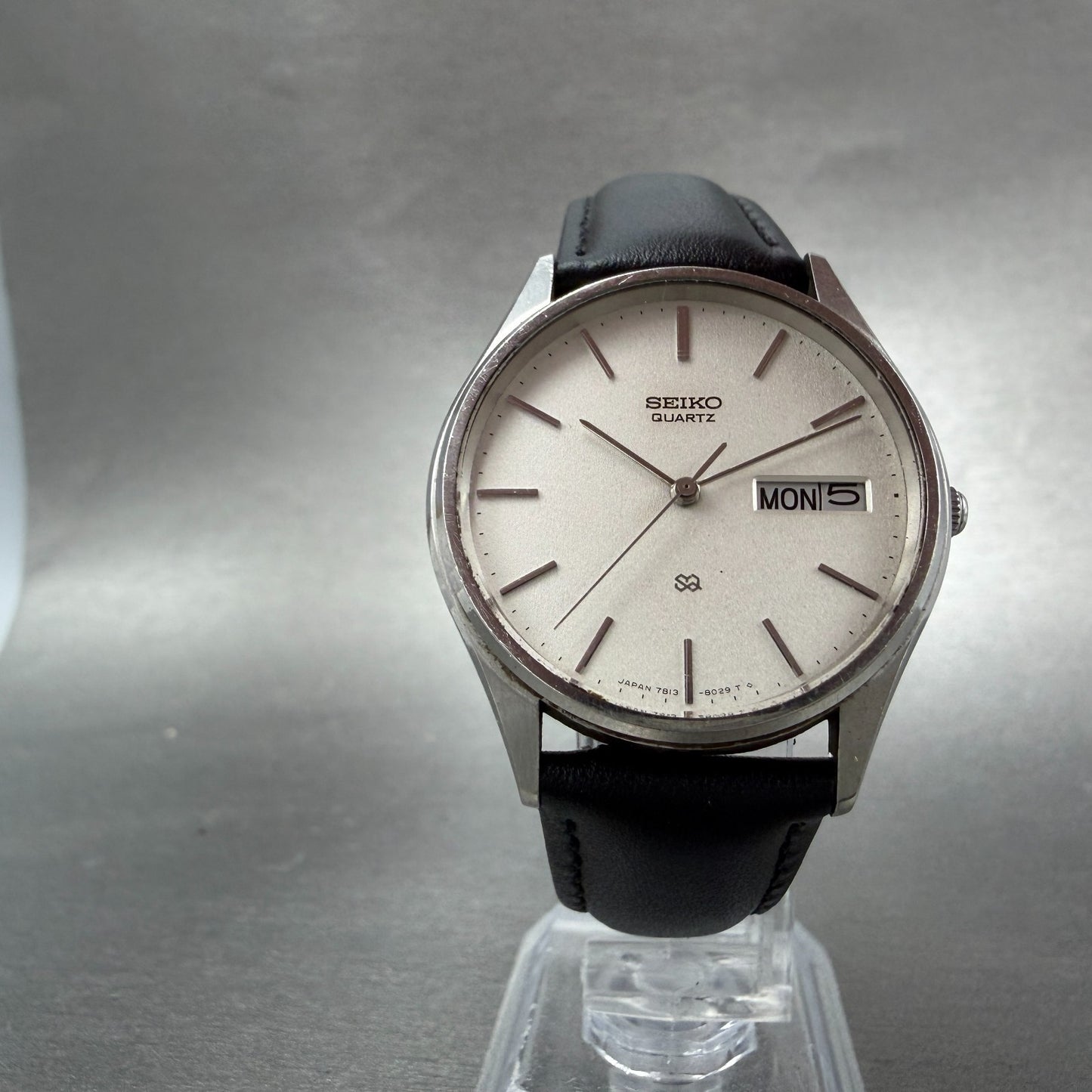 Seiko SQ Watch Men 34mm Silver Dial Silver Tone Daydate READ!! 7813-8029 NewBatt6