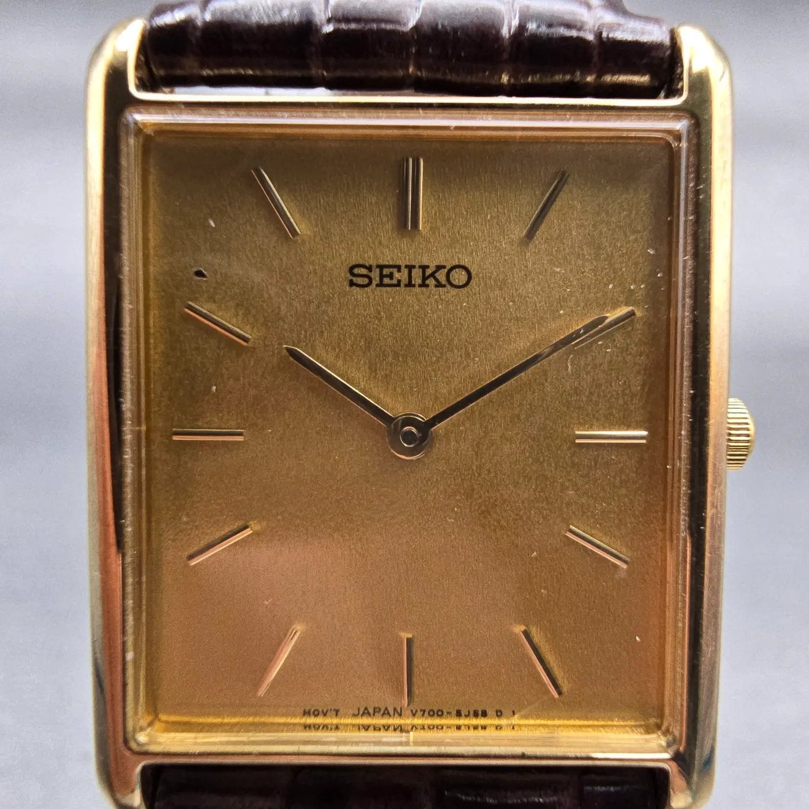 Seiko Tank Watch Men 25mm Gold Dial Gold Tone Rectangle V700-5K30 New Battery G1