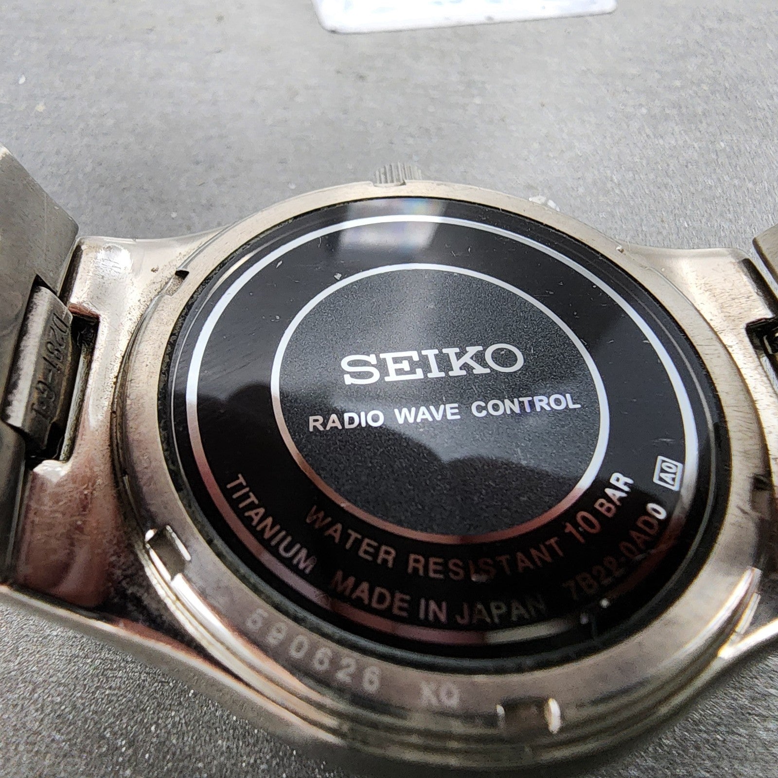 Seiko Solar Watch Men 38mm Silver Dial Titanium Atomic Date Round Runs 7B220AD010