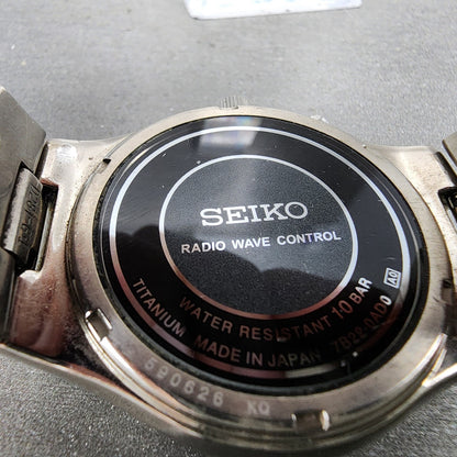 Seiko Solar Watch Men 38mm Silver Dial Titanium Atomic Date Round Runs 7B220AD010