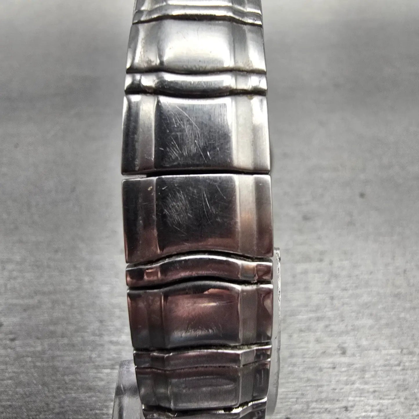 Bulova Watch Women 26mm MOP Dial Silver Tone Diamonds Date 96R20 New Battery7