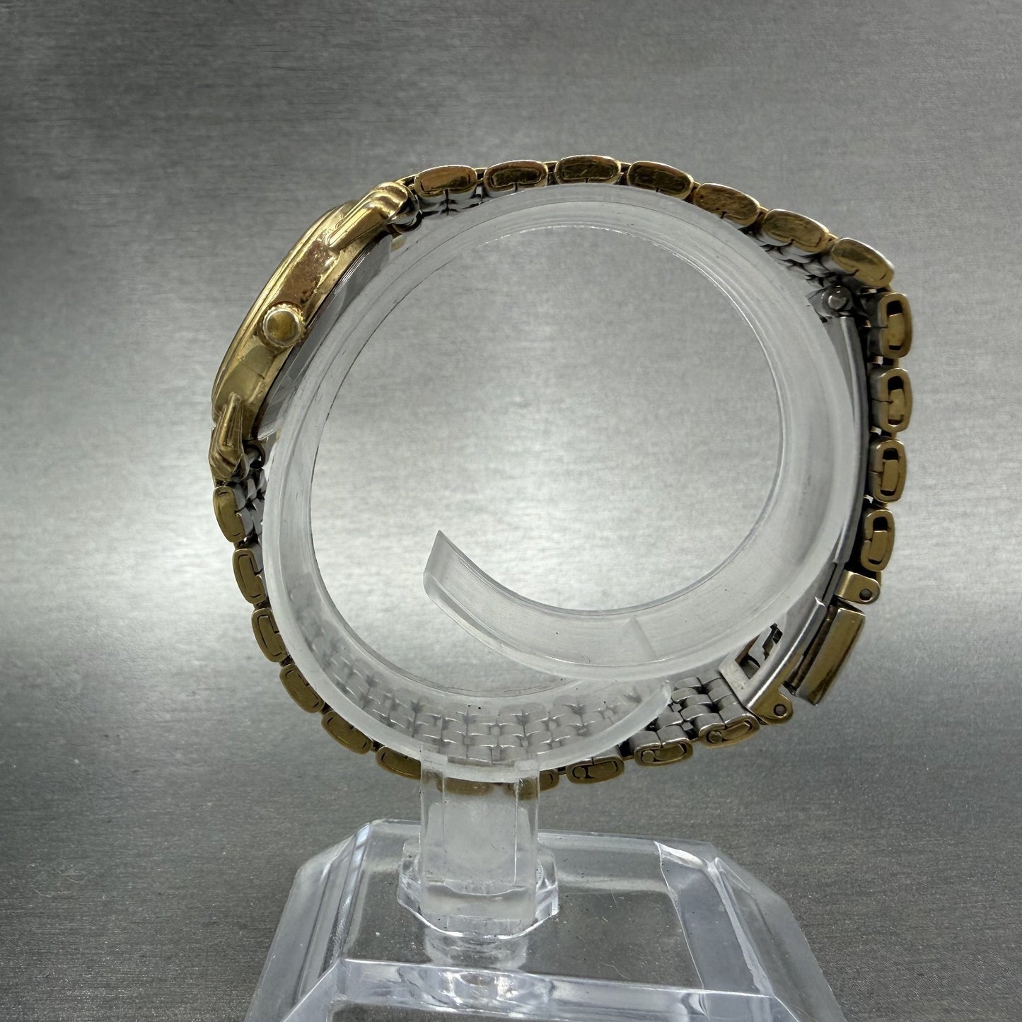 Bulova Watch Women 24mm White Dial Gold Tone Round 92E09 New battery6