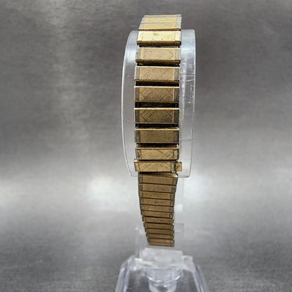 Seiko Watch Women 16mm Gold Dial Gold Tone Rectangle 2C205059 New Battery7