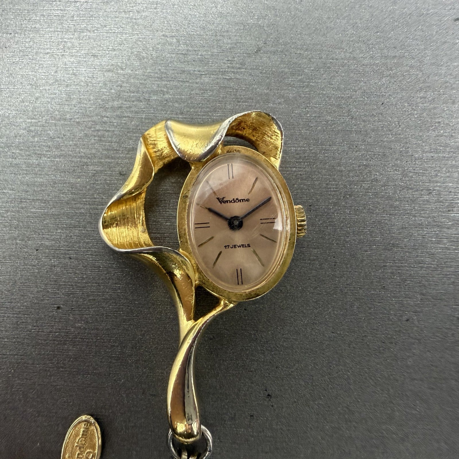 Vendome Neclace Watch 30mm Rose Dial Gold Tone Oval Manual Wind Runs Vintage0