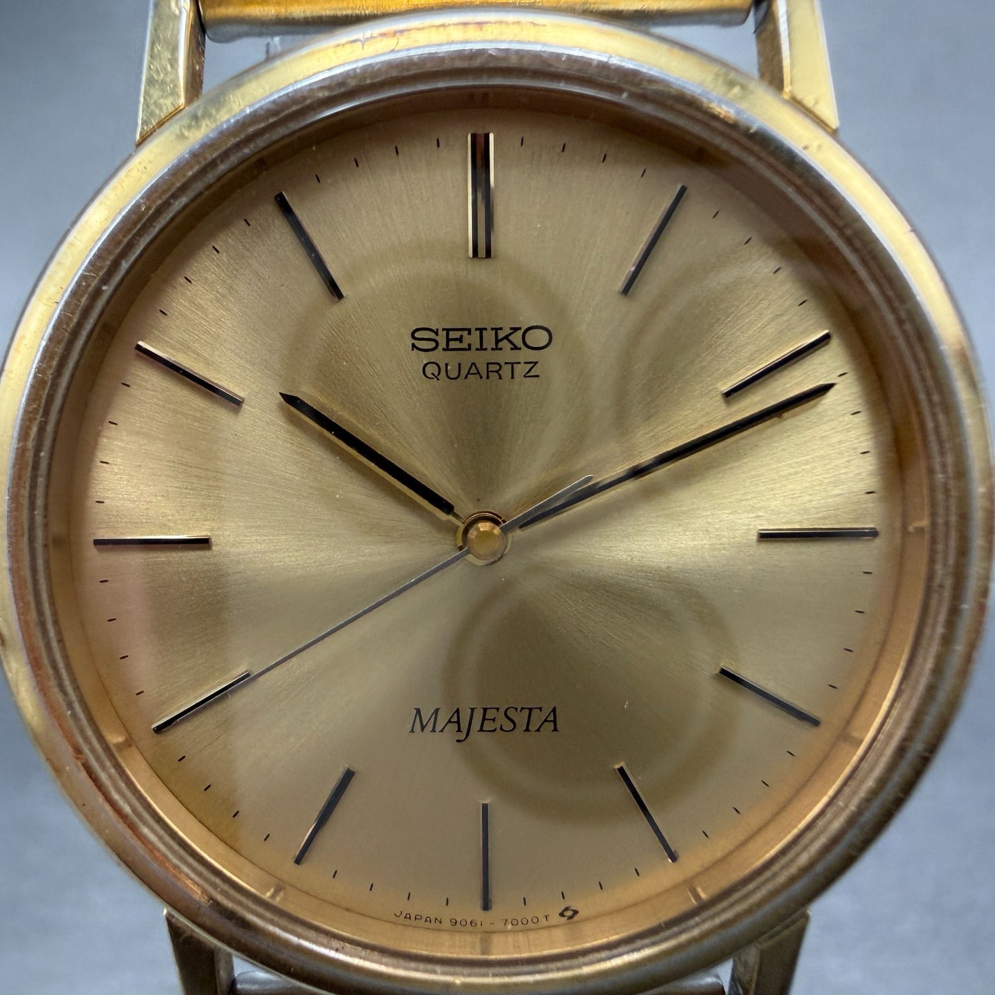 Seiko Majesta Watch Unisex 33mm Champagne Dial gold Tone 9061-7000 New Battery1