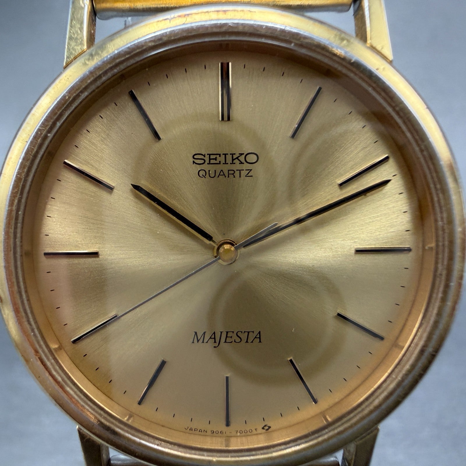 Seiko Majesta Watch Unisex 33mm Champagne Dial gold Tone 9061-7000 New Battery1