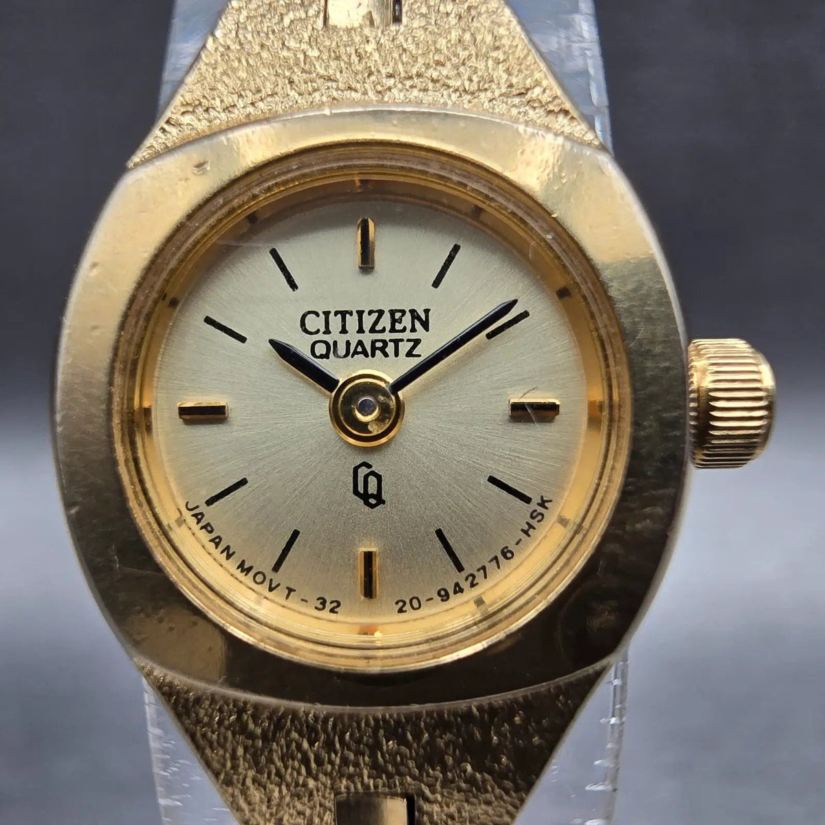 Citizen CQ Watch Women 17mm Champagne Dial Gold Tone Round 3220-890795 New Batt21