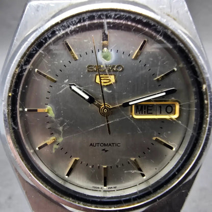 Seiko 5 Automatic Watch Men 38mm Silver Dial Silver Tone Daydate 7009-876A Runs1