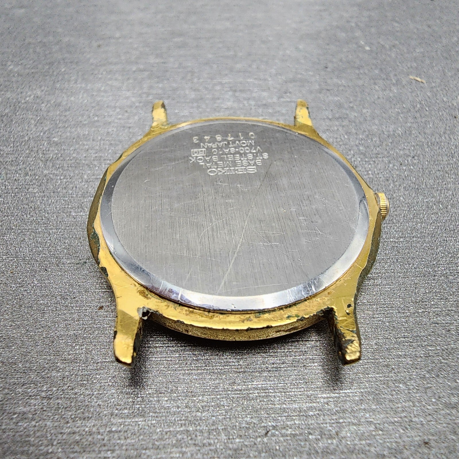 Seiko Watch Men 34mm White Dial Gold Tone Round V7008A10 New Battery9