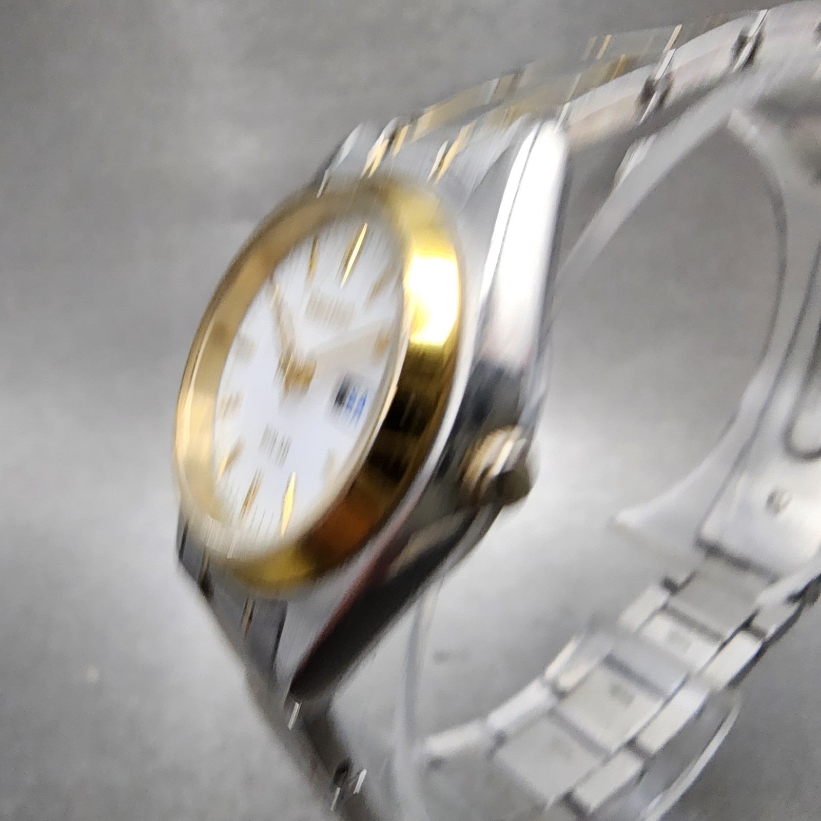 Seiko Solar Watch Women 25mm White Dial Two Tone Daydate Round V1380AA0 Runs2