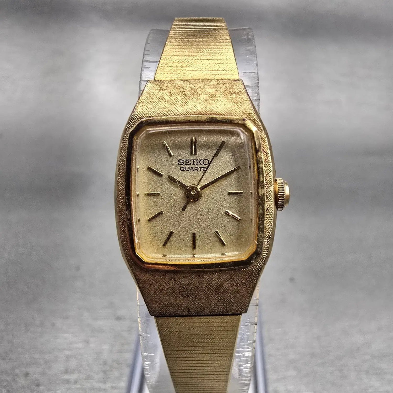 Seiko Watch Women 17mm Champagne Dial Gold Tone Oval 5421-5029 New Battery VTG0
