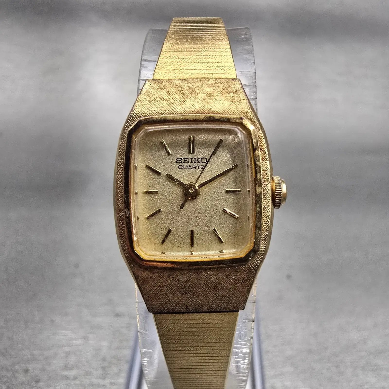 Seiko Watch Women 17mm Champagne Dial Gold Tone Oval 5421-5029 New Battery VTG0