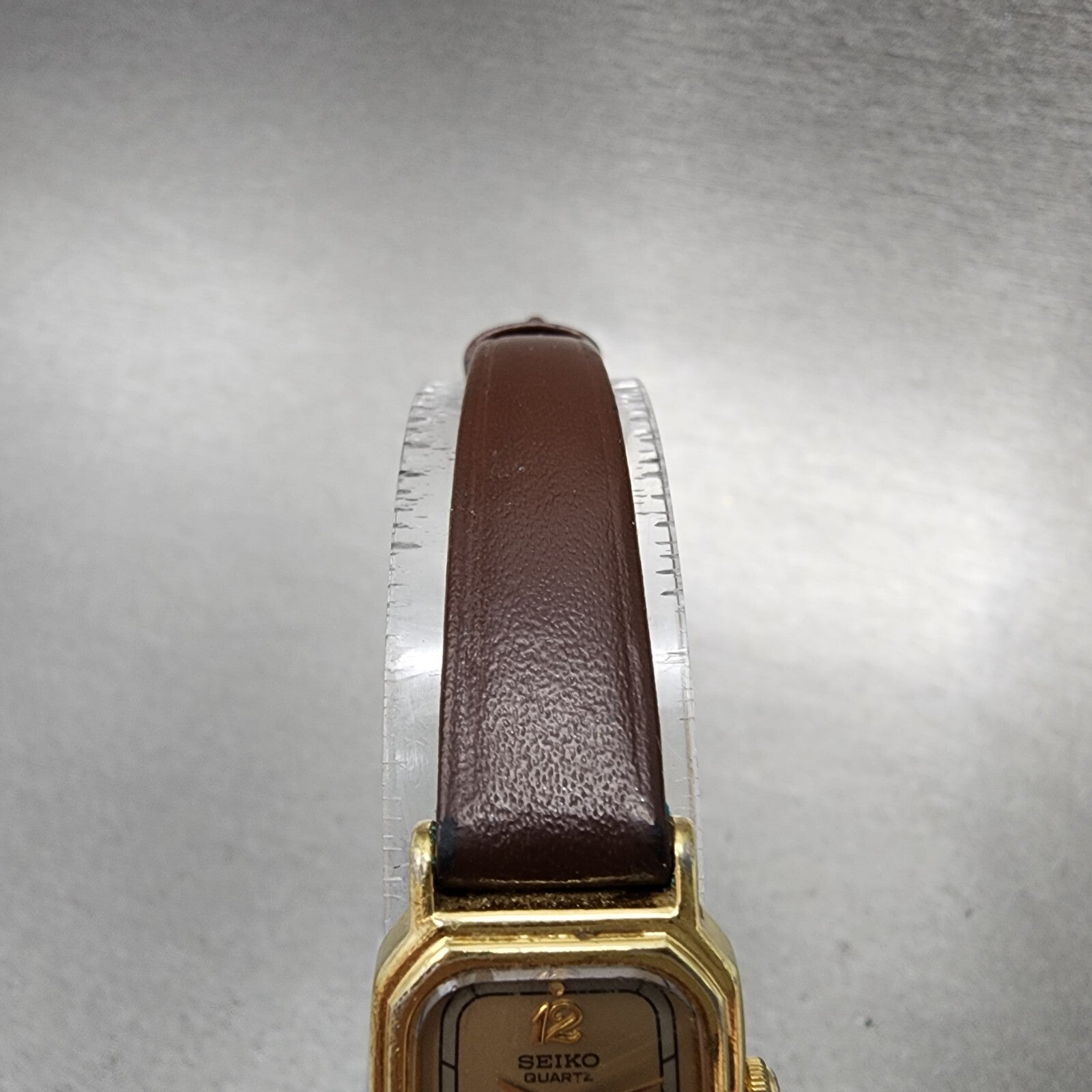 Seiko Tank Watch Women 17mm Brown Dial Gold Tone 2p205a09 New Battery4