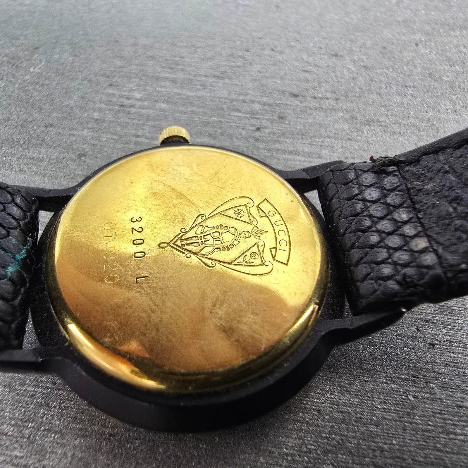 Gucci 3200L Watch Women 26mm Black Dial Black & Gold Tone Round New Battery10