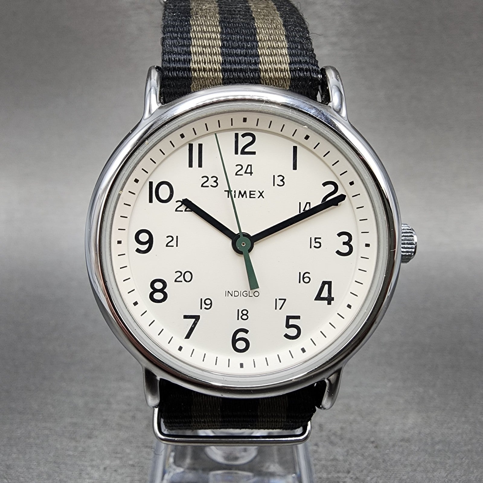 Timex Weekender Watch Men 38mm Cream Dial Silver Tone Indiglo New Battery0