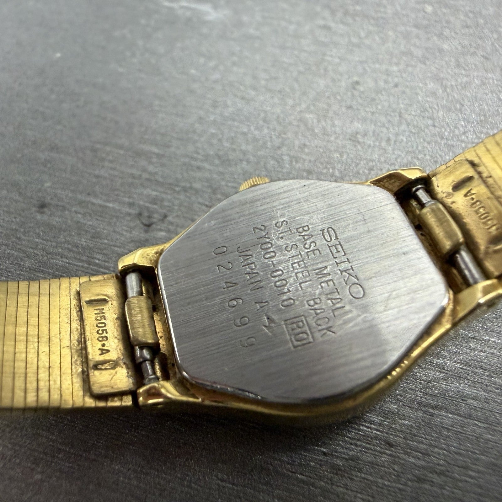 Seiko Watch Women 19mm White Dial Gold Tone Round Vinatge 2Y00-0010 New Battery9