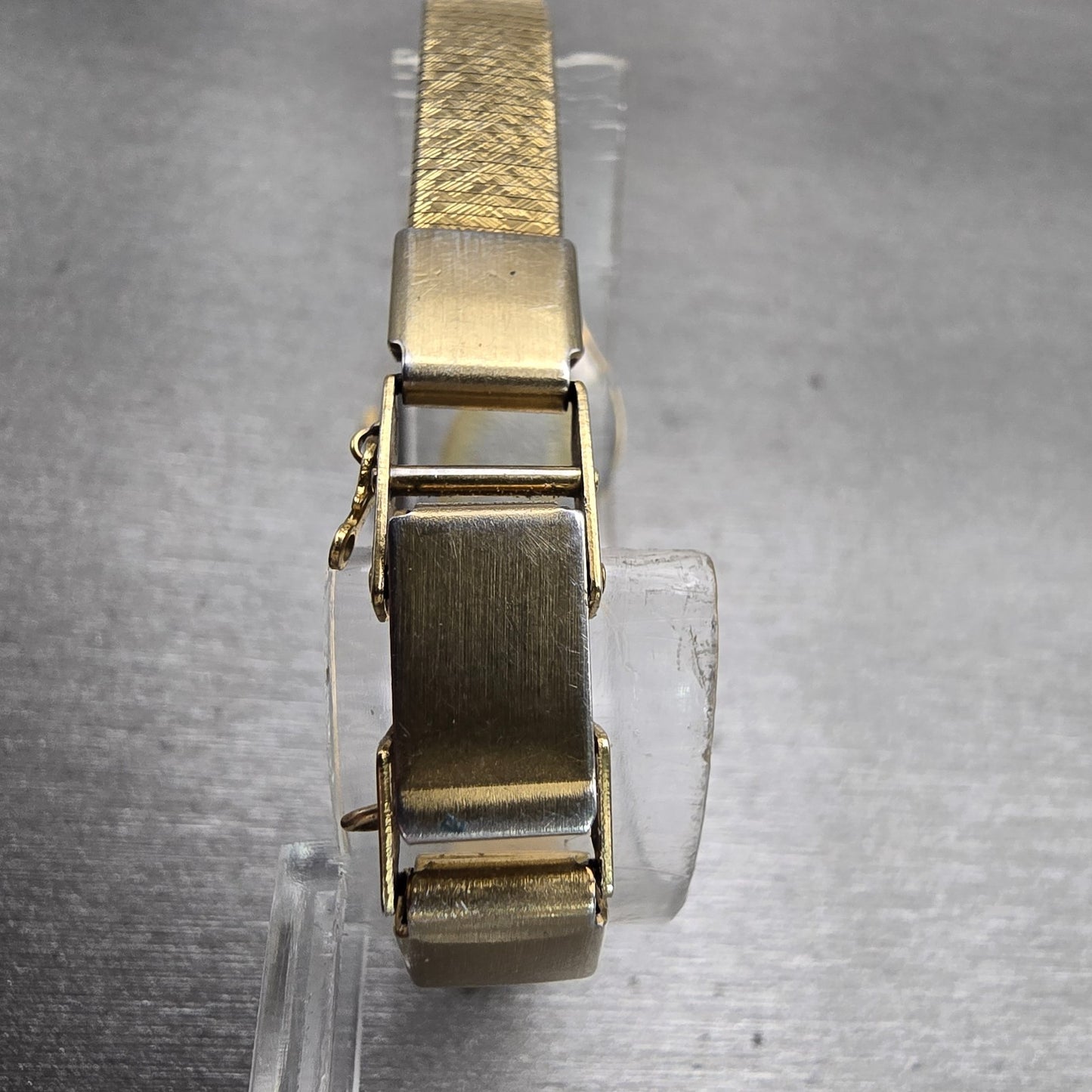 Citizen Watch Women 18mm Champagne Dial Gold Tone Oval 2030-202813 New Battery7