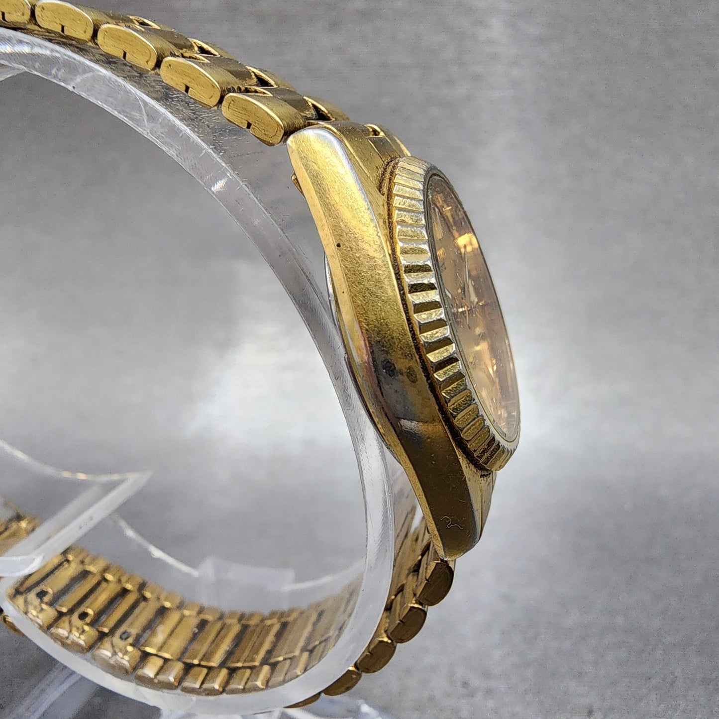 Seiko SQ Watch Women 24mm Gold Dial Gold Tone Daydate Round 3E230A60 NewBattery3