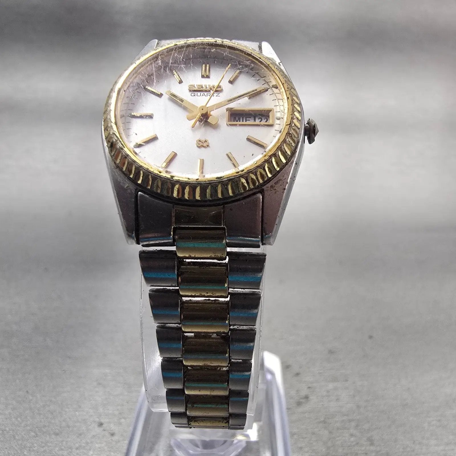 Seiko SQ Watch Women 24mm Silver Dial Two Tone Daydate Round 3E23-0A69 New Batt5