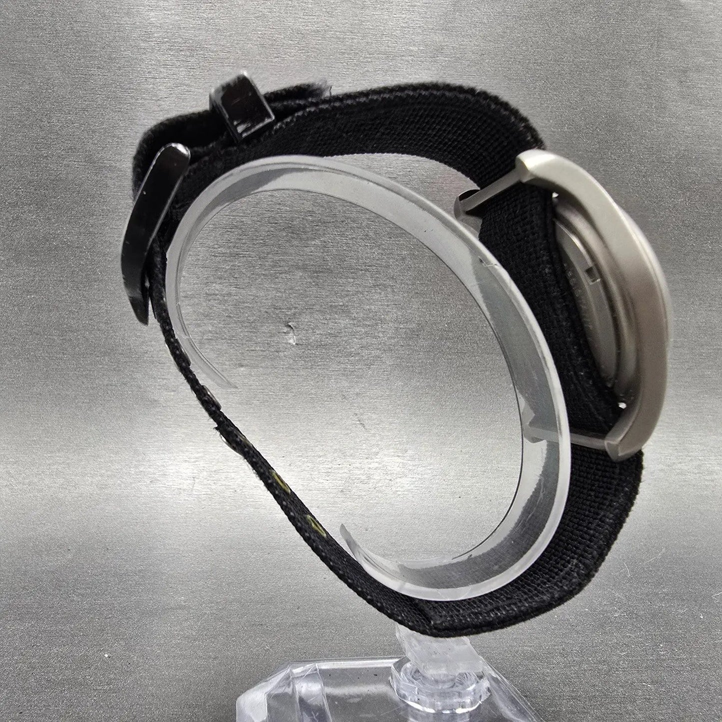 Bertucci A2-T watch Men 40mm Black Dial Titanium Date Round Nato New battery8