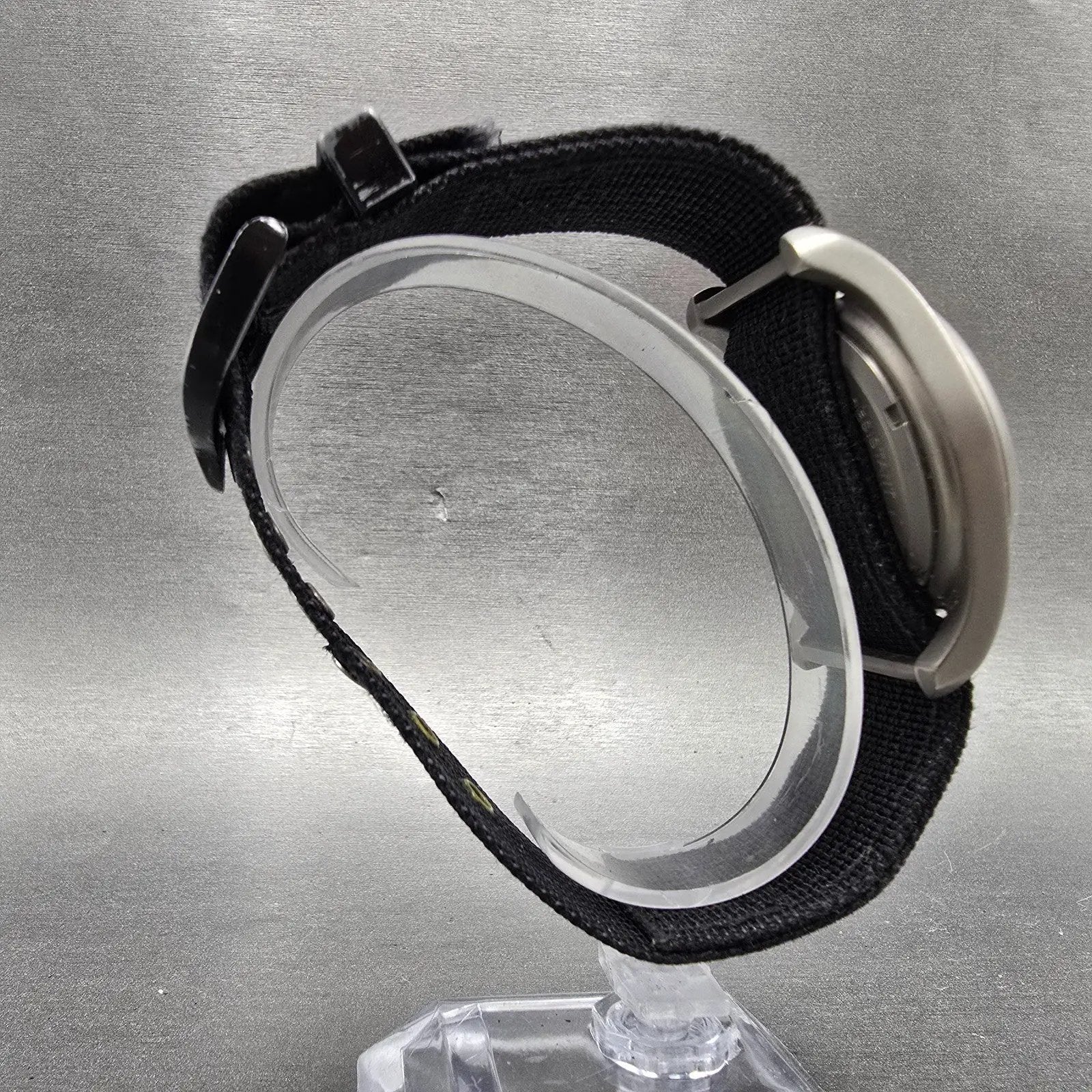 Bertucci A2-T watch Men 40mm Black Dial Titanium Date Round Nato New battery8