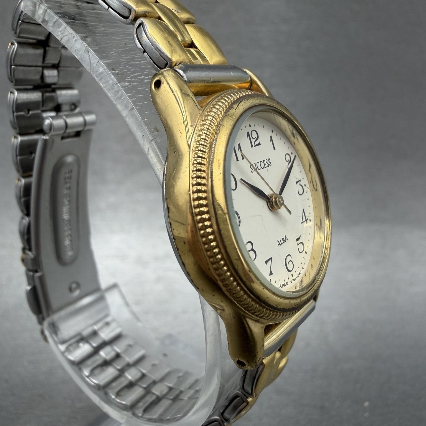 Seiko Alba Success Watch Women 25mm  White Dial Gold Tone V7011720 New Battery3