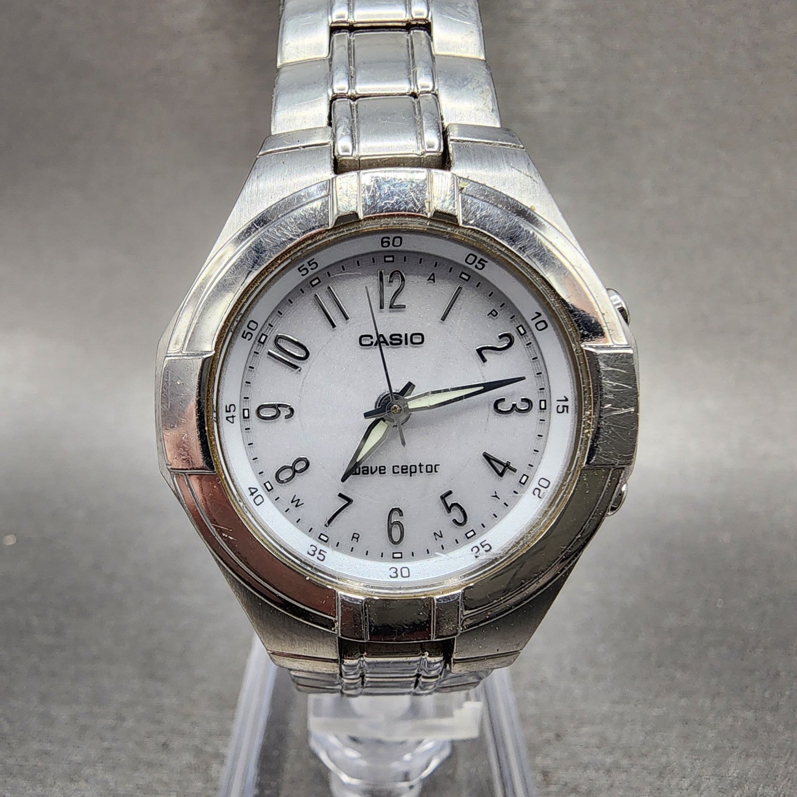 Casio Waveceptor Watch Women 30mm White Dial Silver Tone Date Round Runs LWQ1500