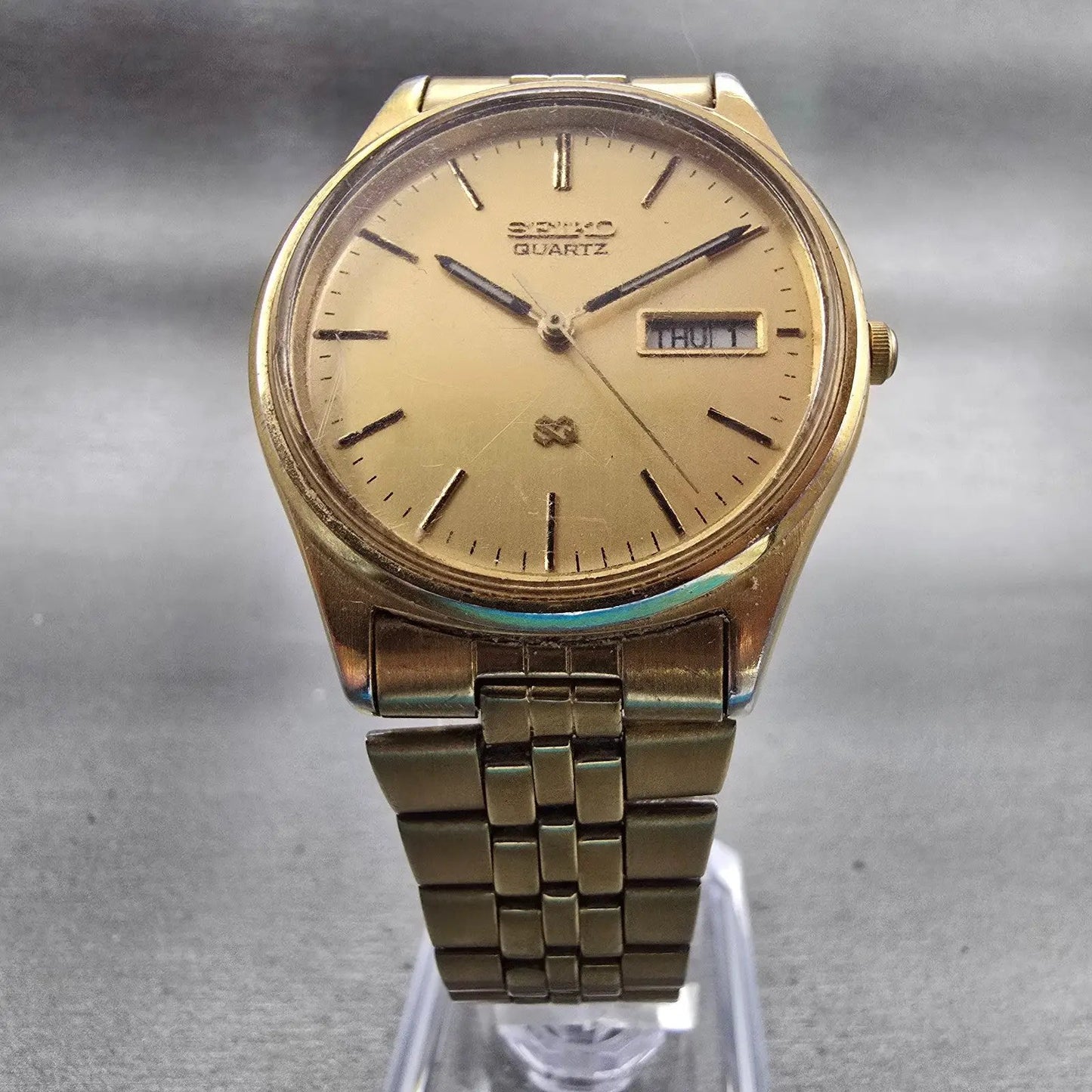 Seiko SQ Watch Men 35mm Gold Dial Gold Tone Daydate Round 5Y23-8049 New Battery5