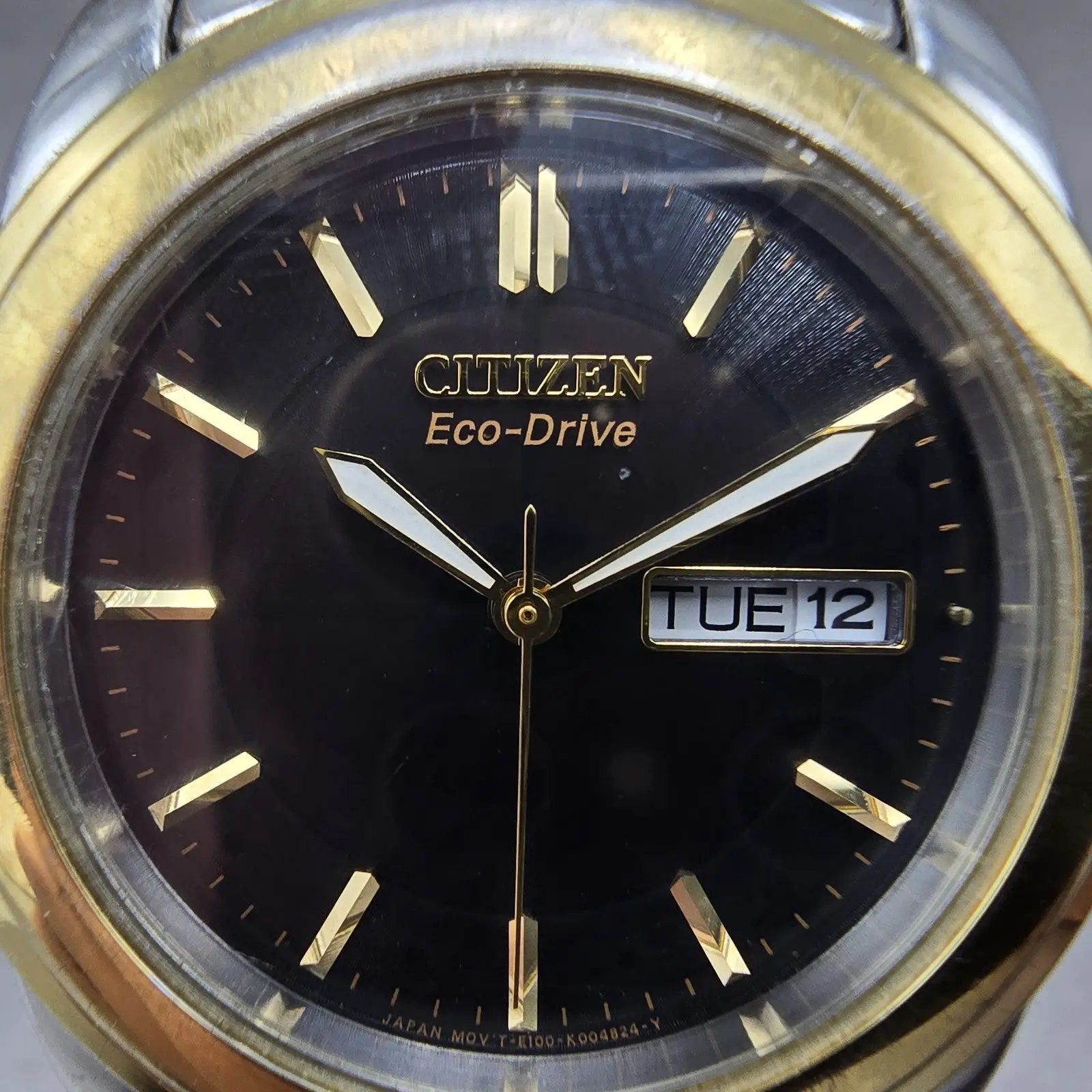 Citizen Eco-Drive Watch Men 35mm Black Dial Two Tone Daydate E100-K003091 Runs J1