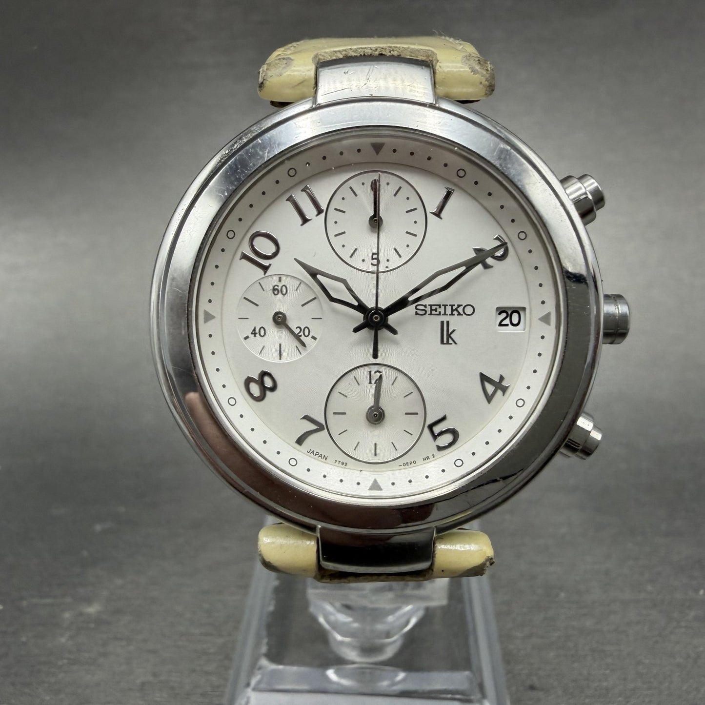 Seiko Lukia Chronograph Watch 35mm Women Silver Dial Silver Tone Date NewBattery0