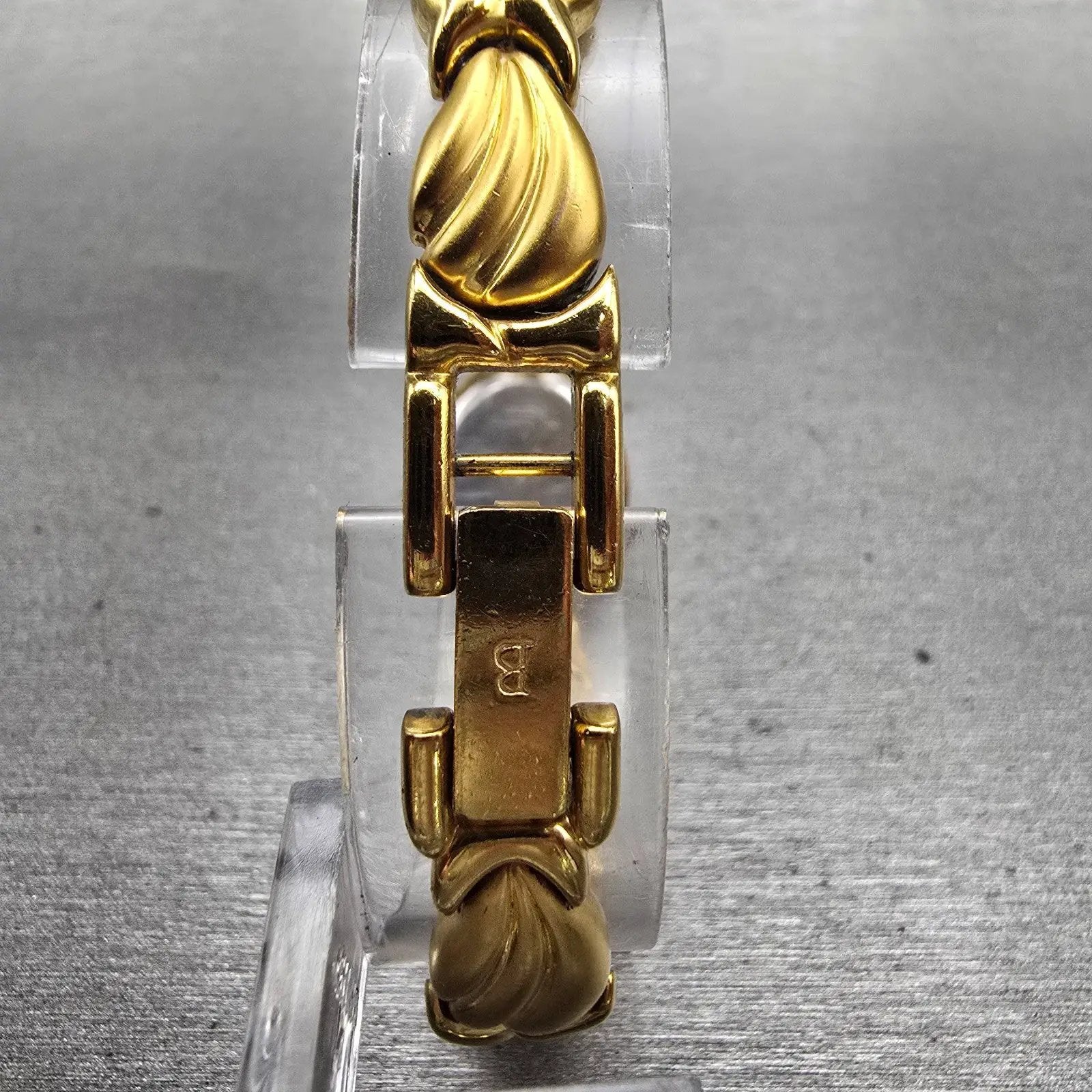 Bulova Watch Women 17mm MOP Dial Gold Tone Oval 97T67 New Battery7