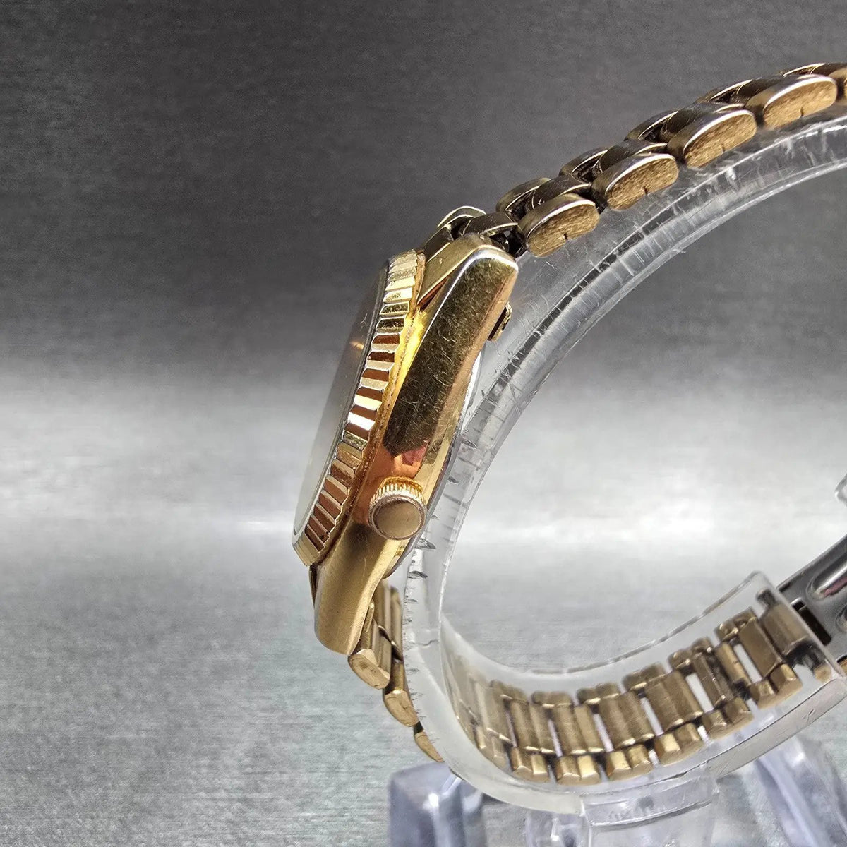 Seiko SQ Watch Women 24mm Gold Dial Gold Tone Daydate Round 3E23-0A60 New Batt2