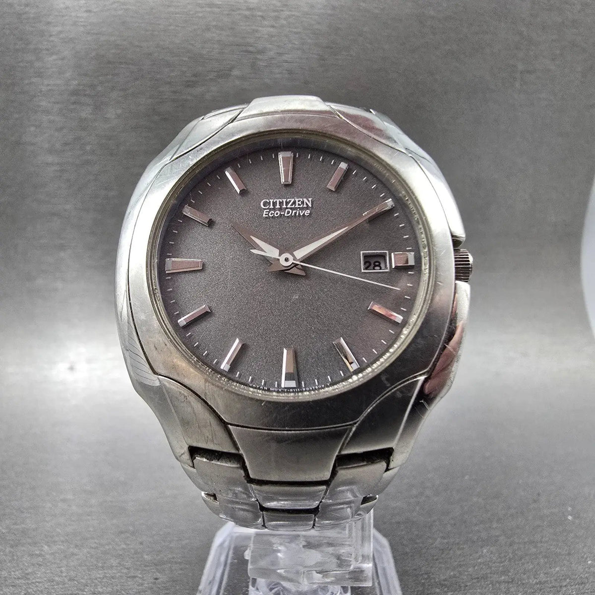 Citizen Eco-Drive Watch Men 39mm Silver Dial Silver Tone Date E111-S022240 RunsT5