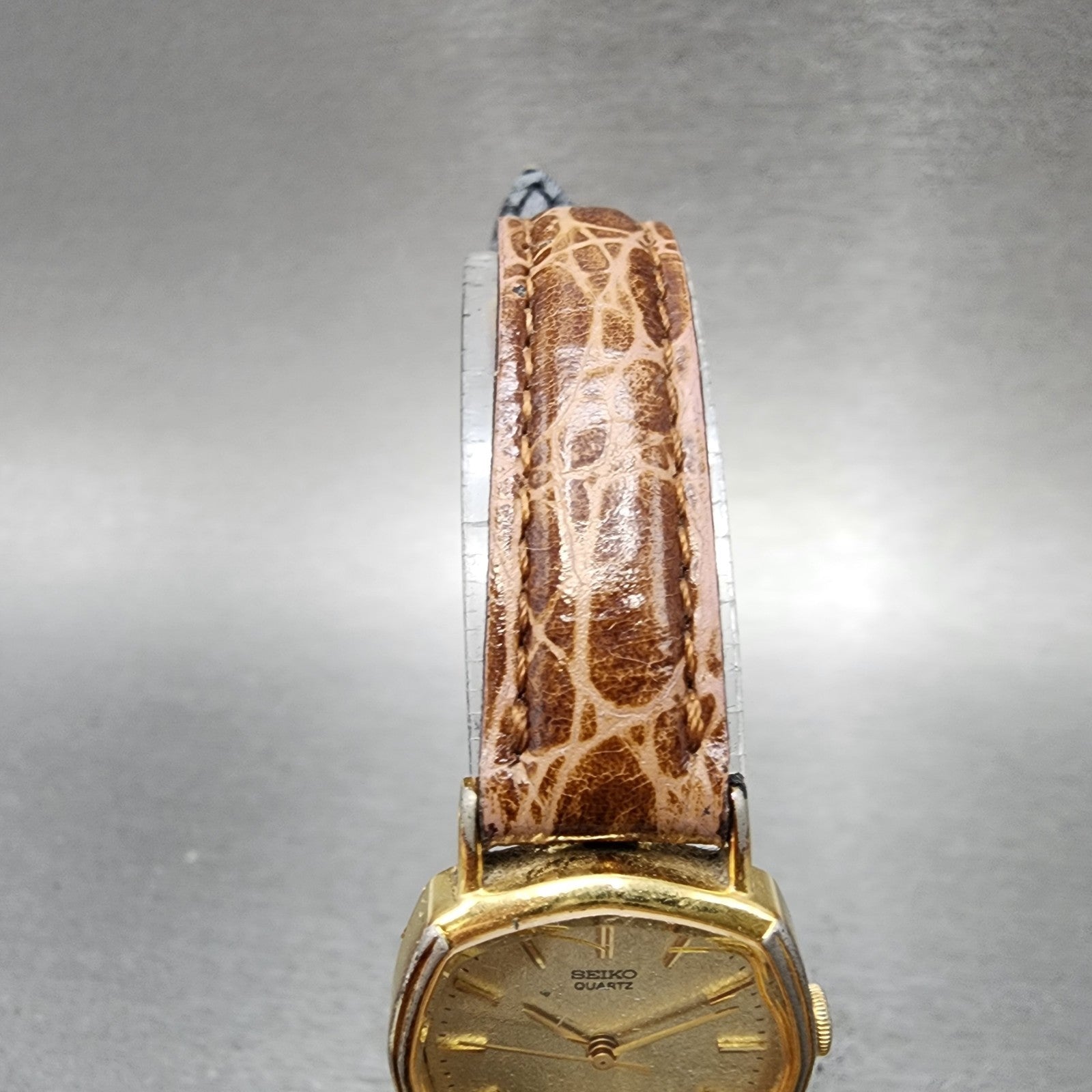 Seiko Watch Women 22mm Champagne Dial Gold Tone Octagon 14215140 New Battery4