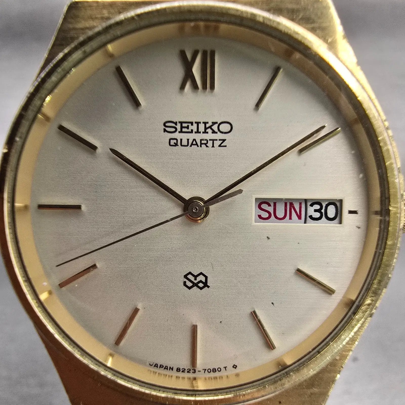 Seiko SQ Watch Men 33mm Champagne Dial Gold Tone Daydate Round 8223-7089 New Bat1