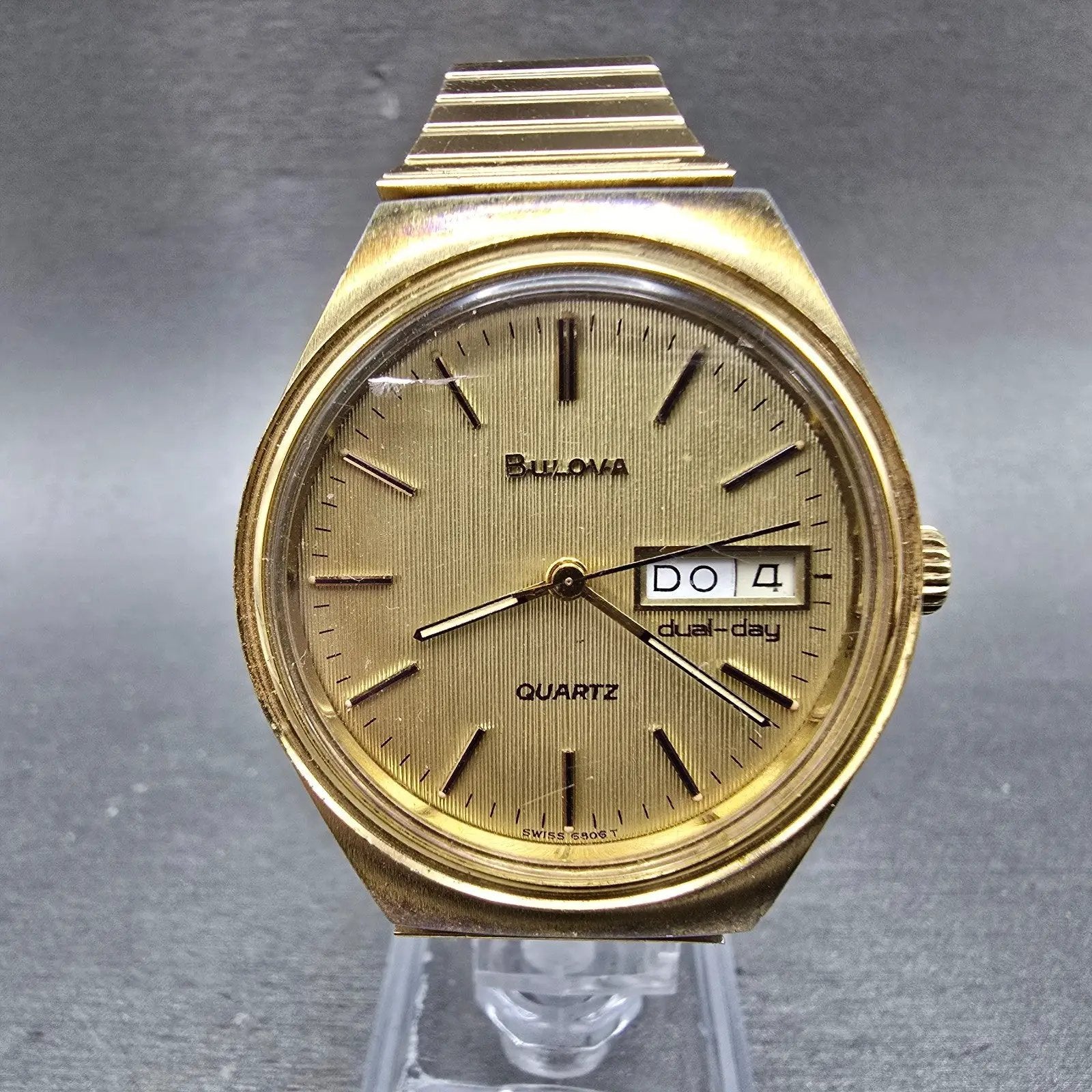 Bulova Watch Men 35mm Champagne Dial Gold Tone Daydate Round 6906 PARTS0
