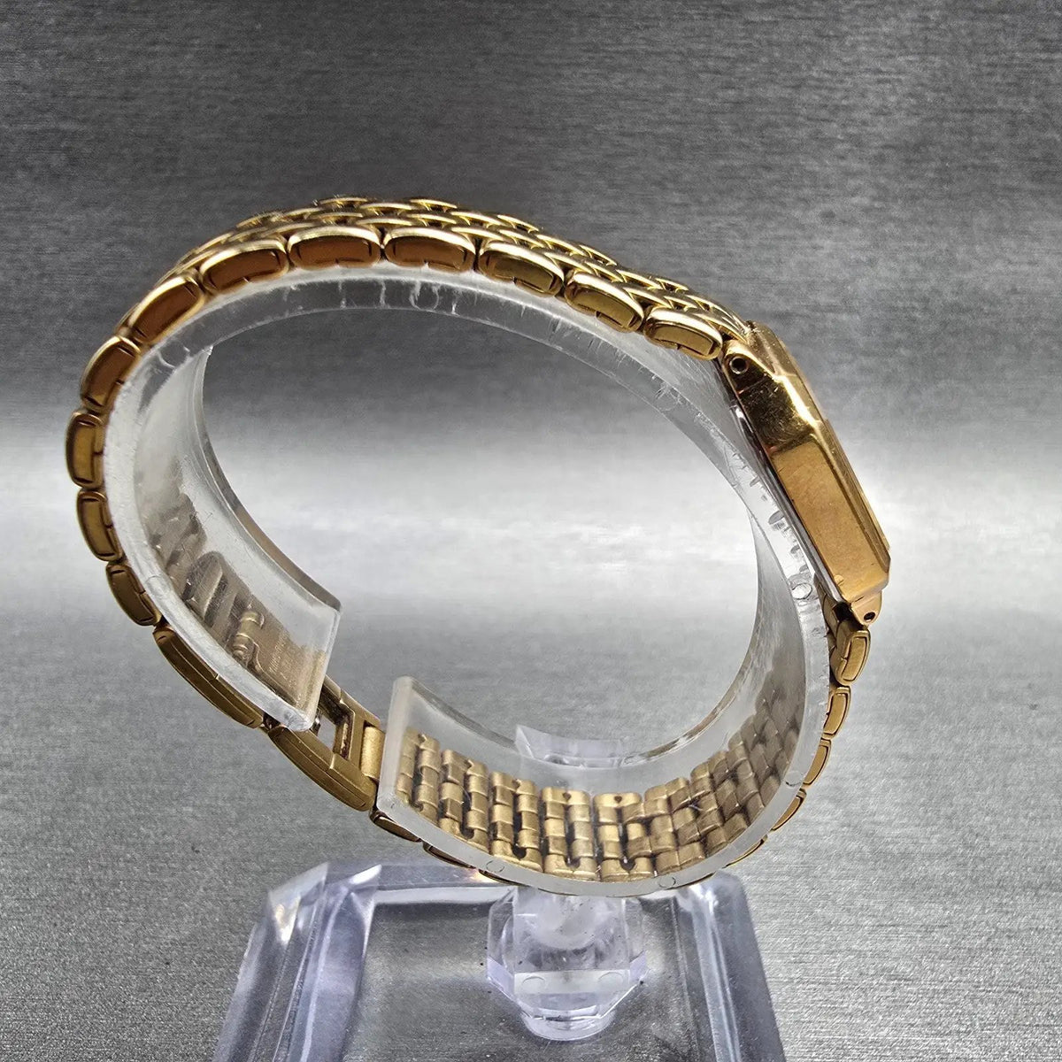 Seiko Watch Women 17mm Ivory Dial Gold Tone Rectangle V400-5608 New Battery JP438